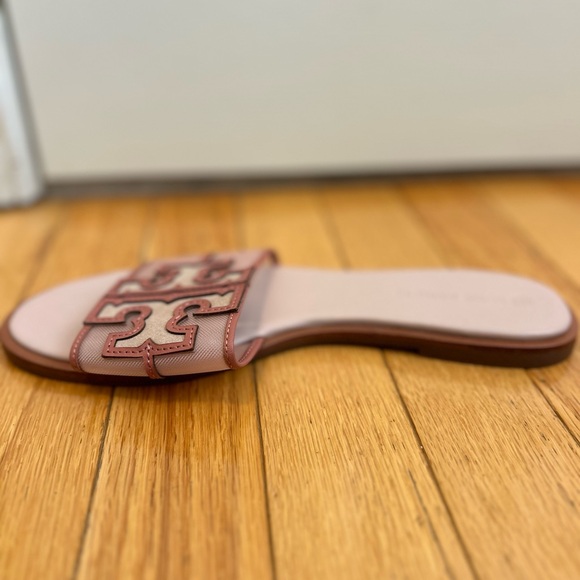 Tory Burch ines mesh seashell link sandal 
Women’s size 8 - Picture 5 of 5